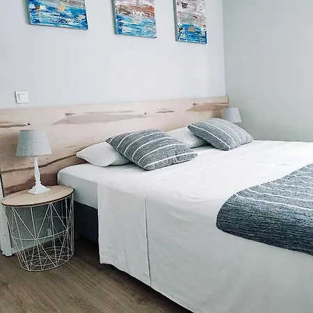 O. Li Apartment