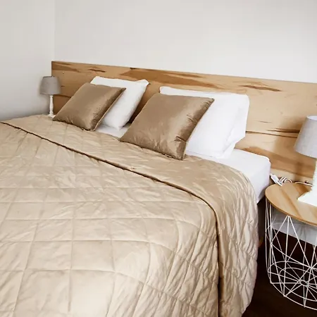 O. Li Apartment *