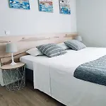 2br - Near & Cascais - Sleeps 4 Apartment