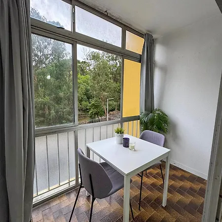 2br - Near & Cascais - Sleeps 4 Apartment